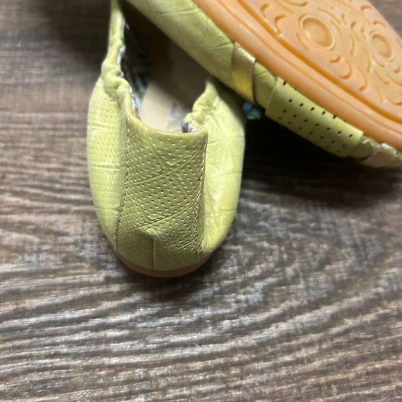 MJUS NWOT 9.5 green/Yellow Flats with Perforated Upper and jewelled toes so cute - Picture 8 of 10